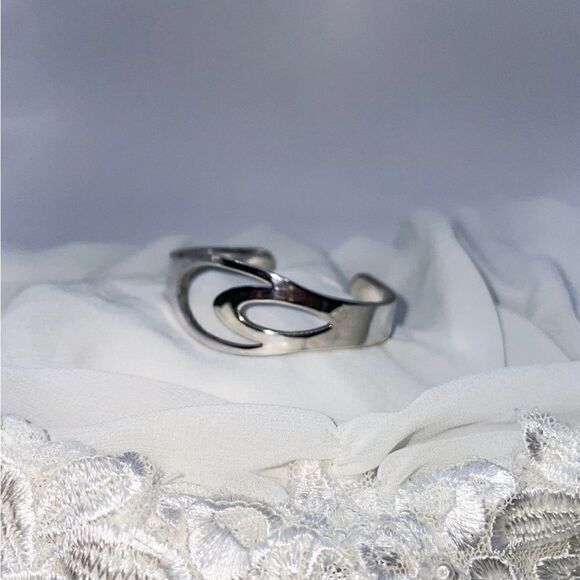 New Bridge Sterling Silver Bracelet - Picture 3 of 9